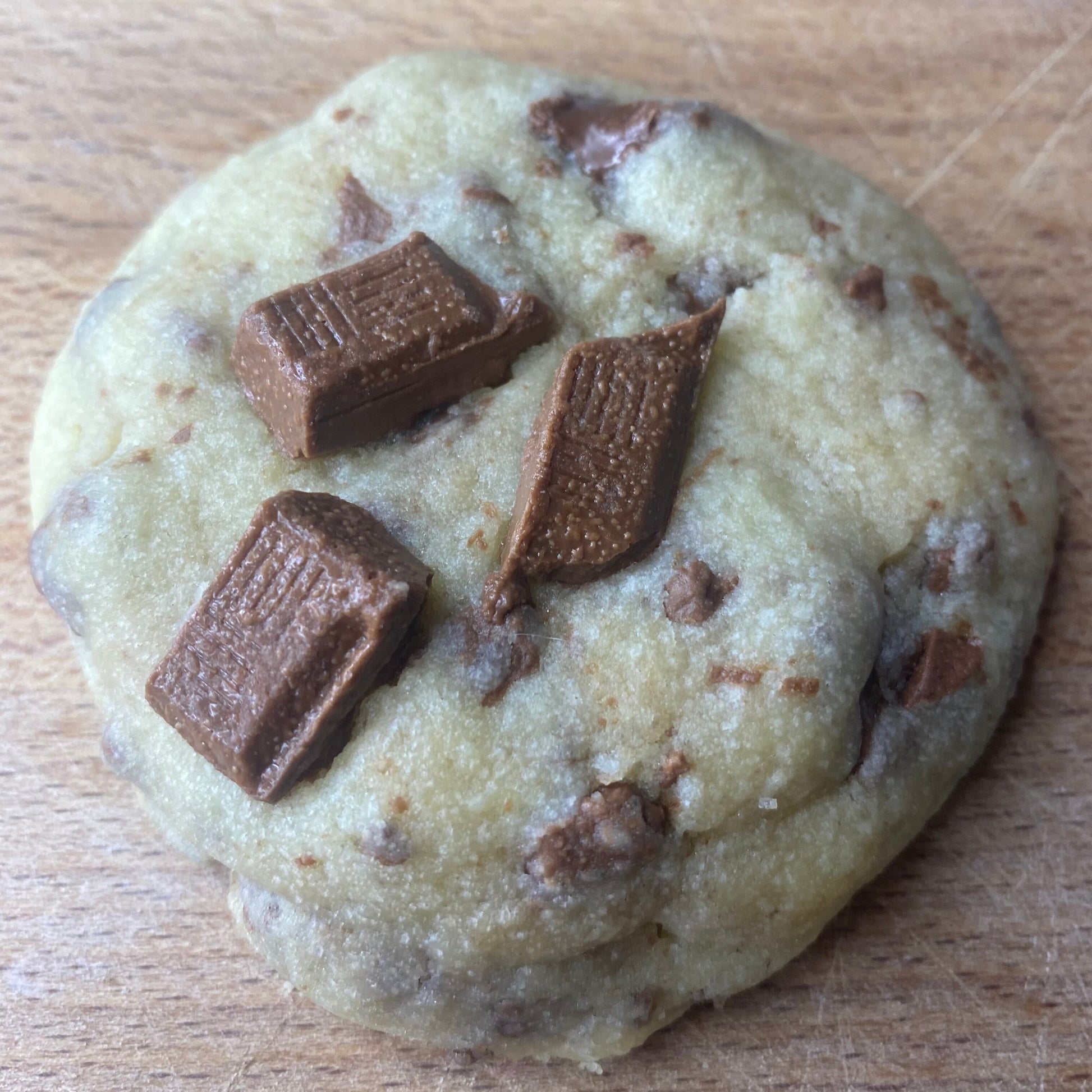 Un cookie moelleux et au coeur fondant au Nutella, des pépites de chocolat en version Chunk pour un Cookie gourmand