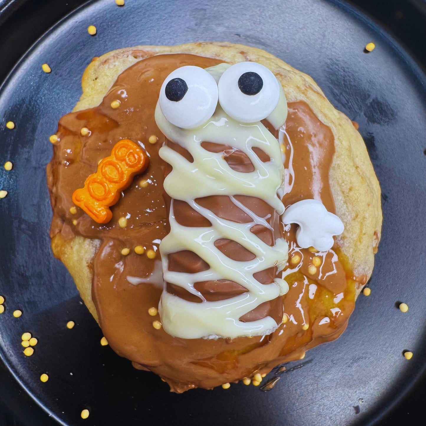 Cookie ZombiX – Cookie d'Halloween au Twix, Chocolat & Caramel | Kelly’s Cookies